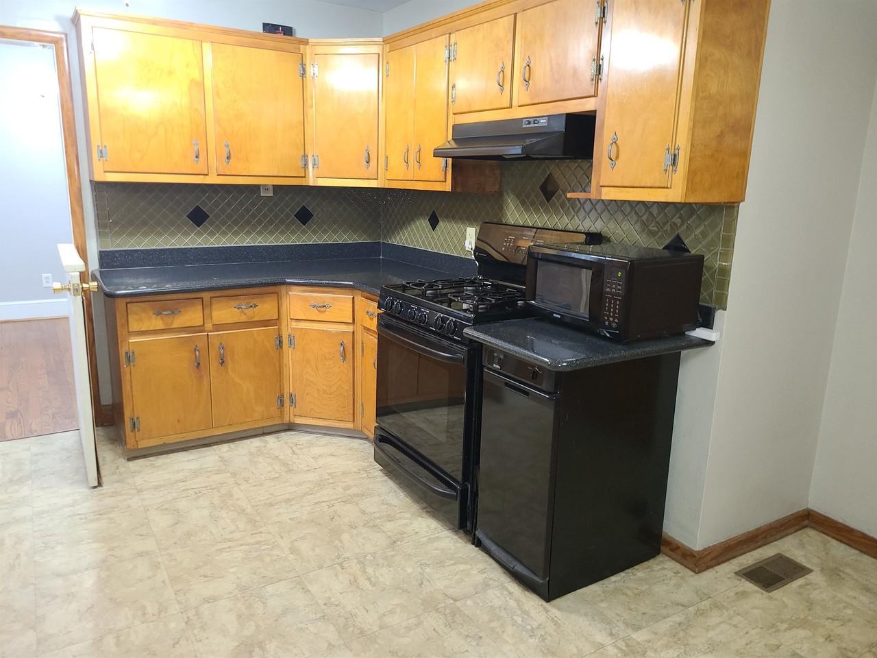 105 W Arden Cir #1 - Photo 4 of 10