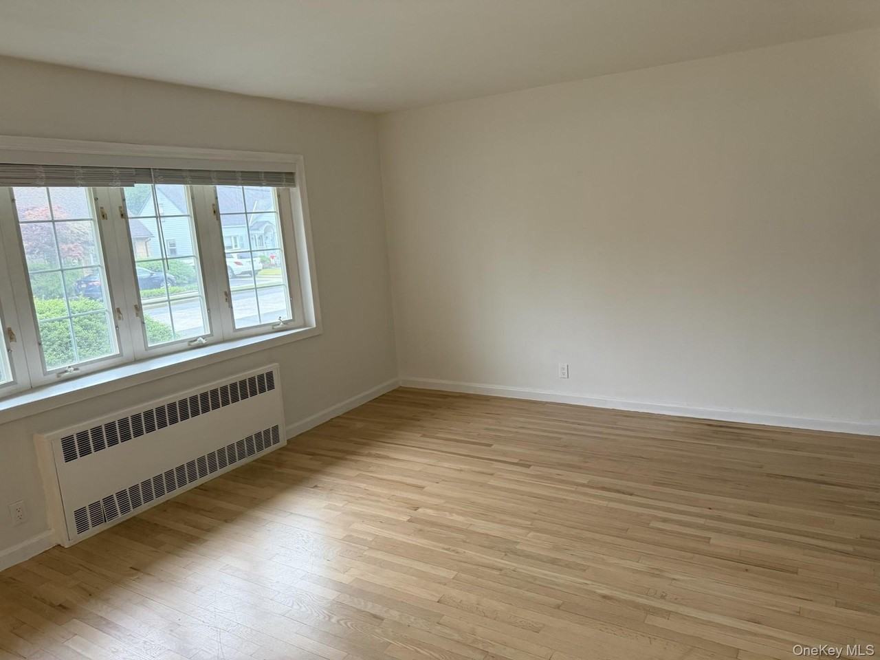 362 Piccadilly Dwns - Photo 2 of 18