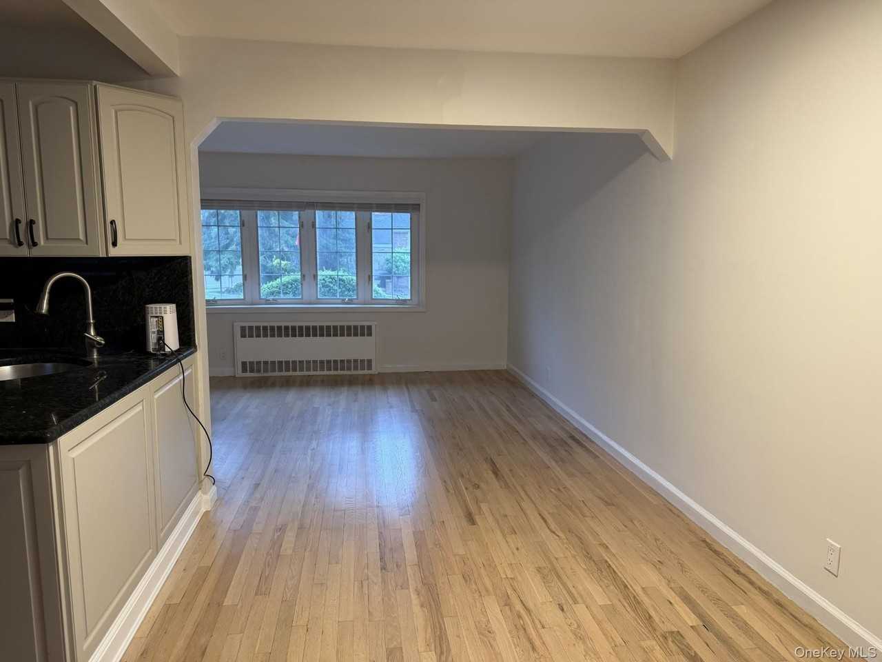 362 Piccadilly Dwns - Photo 4 of 18