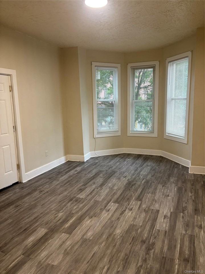 204 South St - Photo 3 of 8