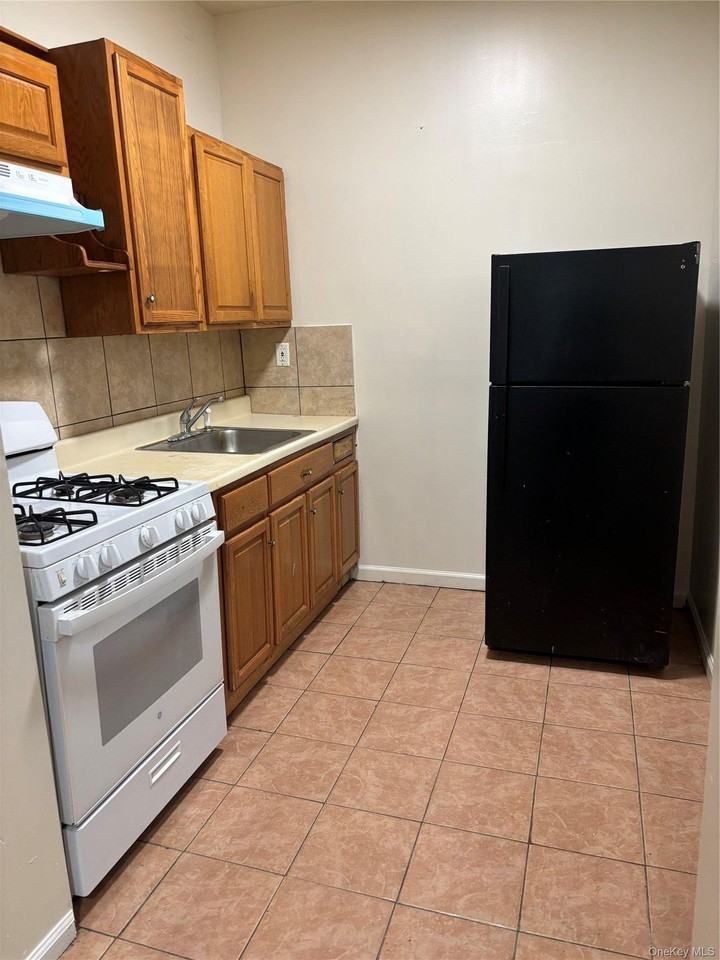 204 South St - Photo 4 of 8