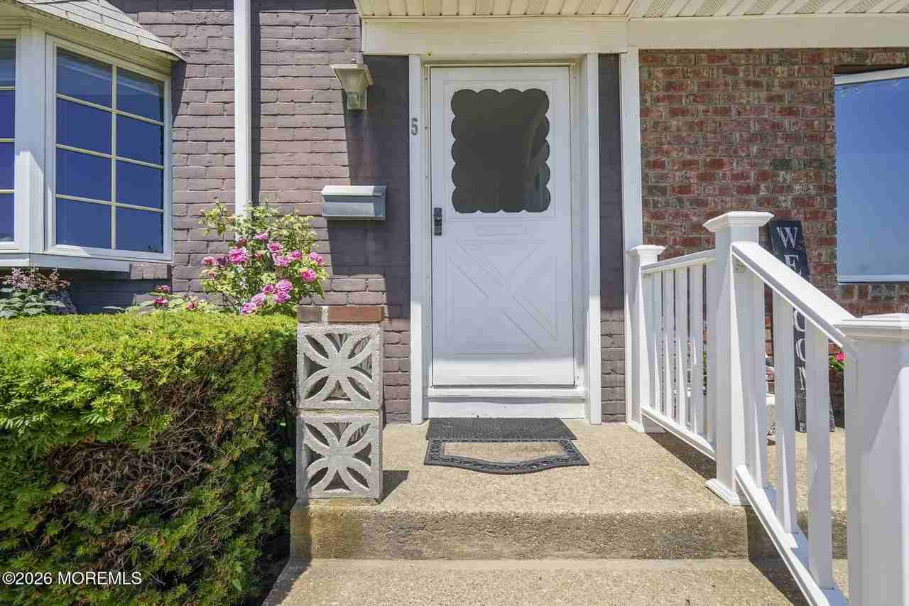 5 Vine Ct - Photo 3 of 33