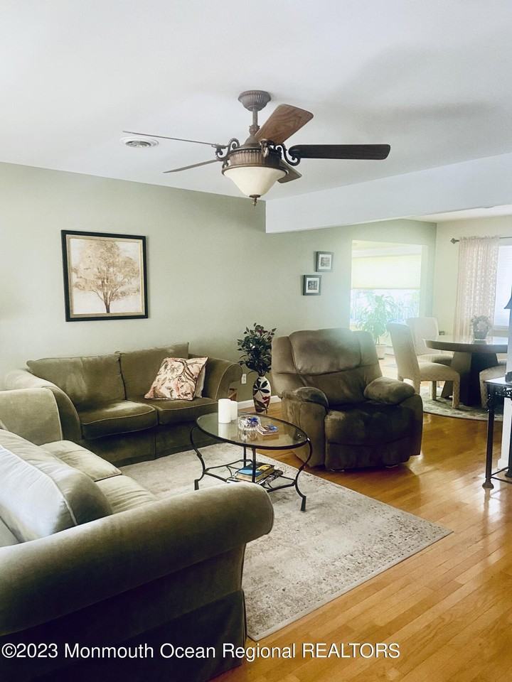 7 Basset Dr - Photo 3 of 19