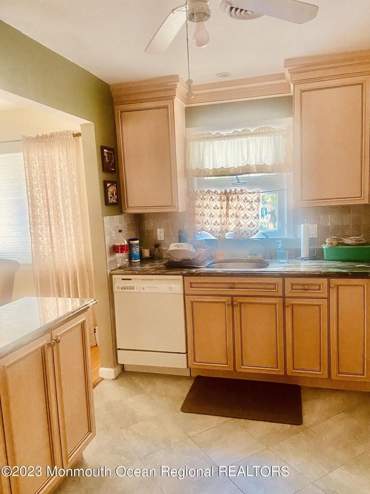 7 Basset Dr - Photo 6 of 19