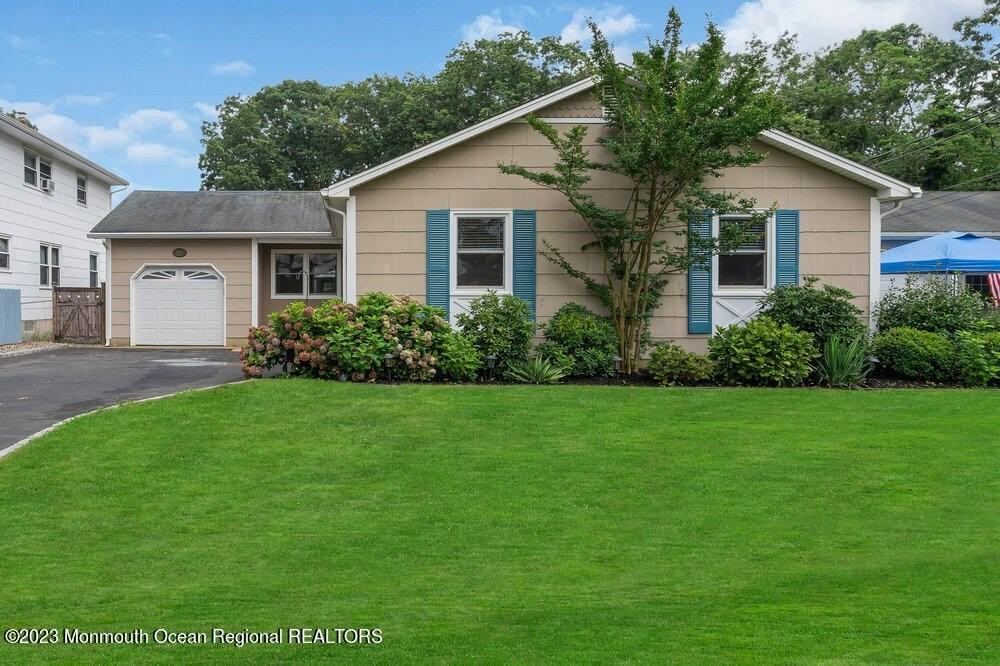 802 Laura Herbert Dr - Photo 2 of 28
