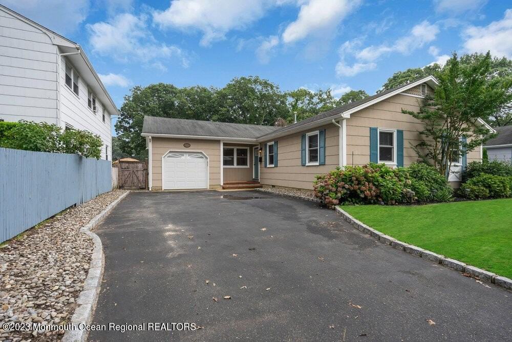 802 Laura Herbert Dr - Photo 3 of 28