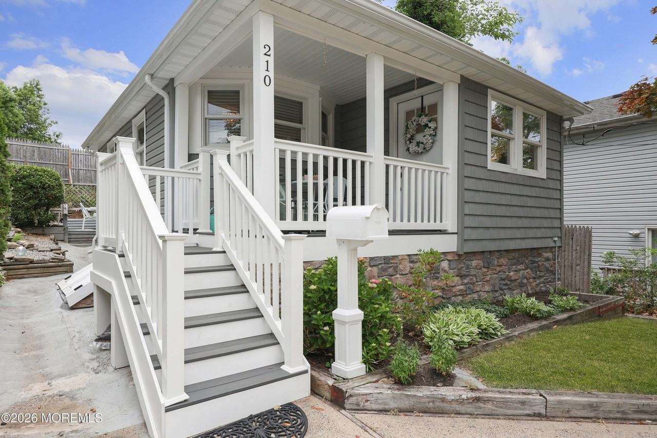 210 Linden Ave - Photo 4 of 45