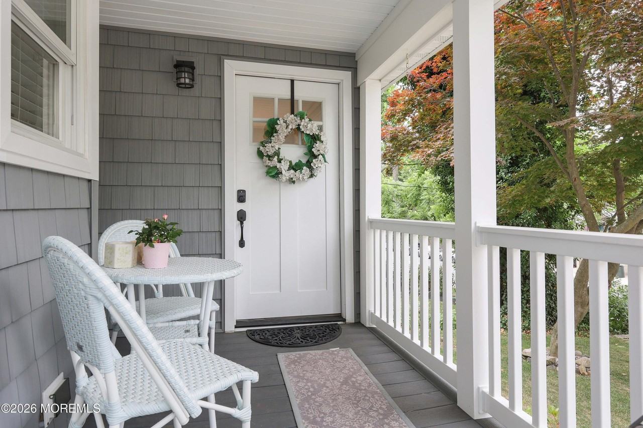 210 Linden Ave - Photo 5 of 45