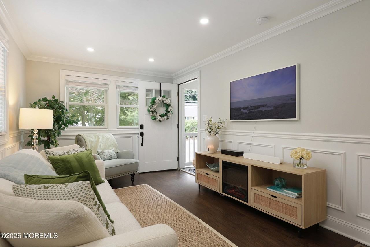210 Linden Ave - Photo 6 of 45
