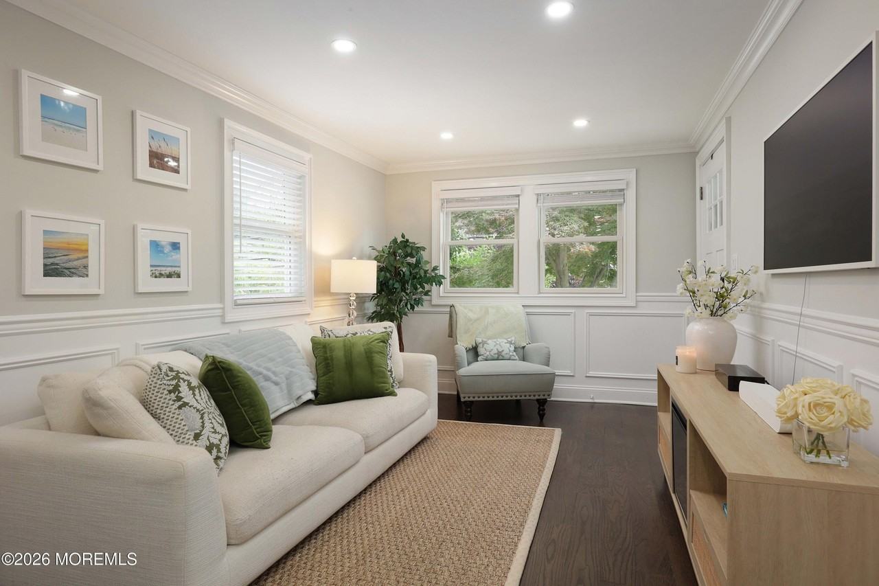 210 Linden Ave - Photo 7 of 45