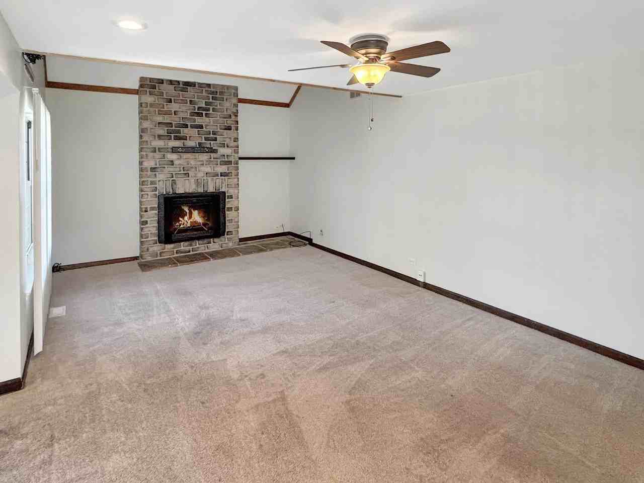 905 Abingdon Ct - Photo 3 of 14