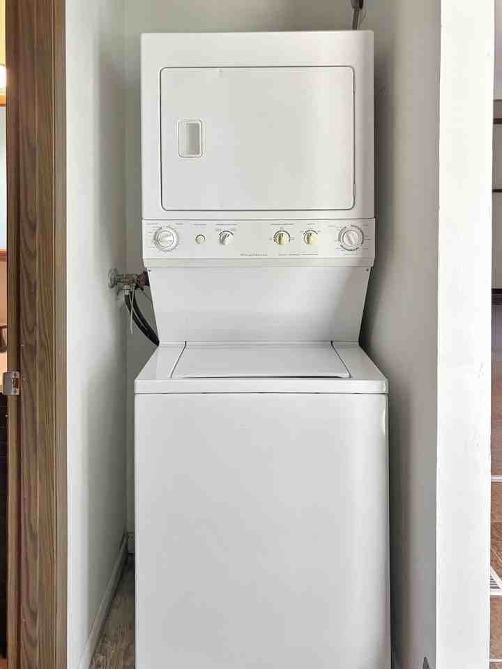 905 Abingdon Ct - Photo 5 of 14