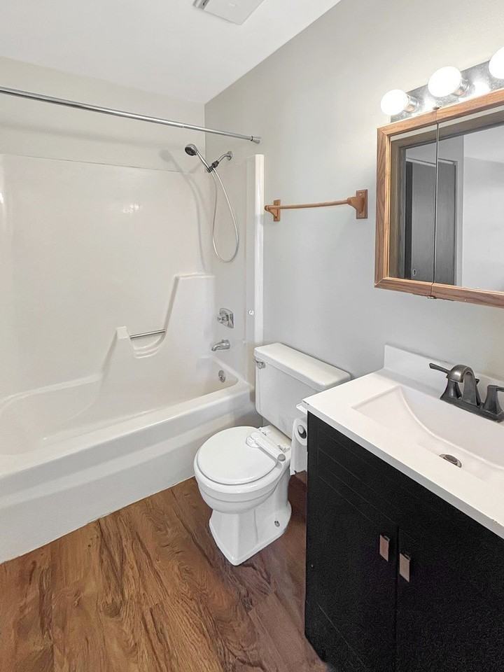 905 Abingdon Ct - Photo 6 of 14