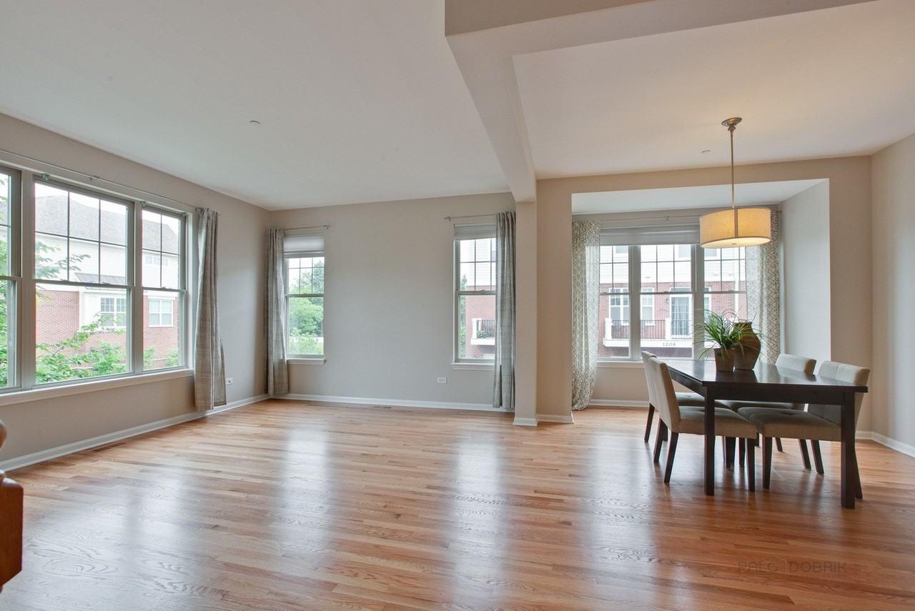 1194 Danforth Ct - Photo 4 of 31