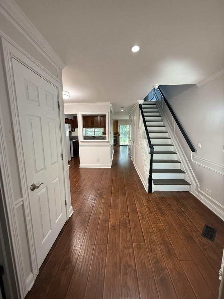 1011 Rockport Dr - Photo 3 of 15