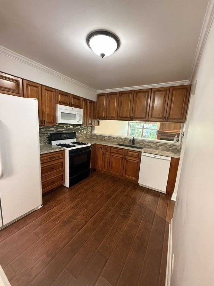 1011 Rockport Dr - Photo 5 of 15