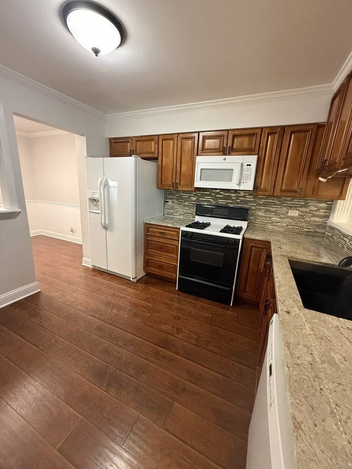 1011 Rockport Dr - Photo 6 of 15