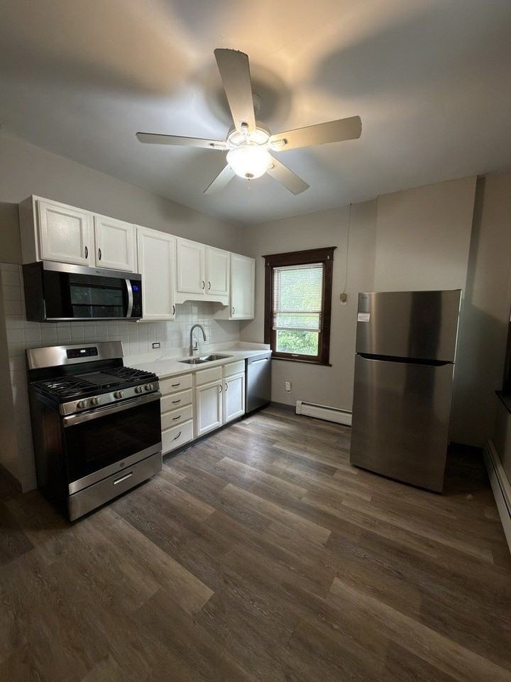 319 Chicago Ave #2 - Photo 6 of 15