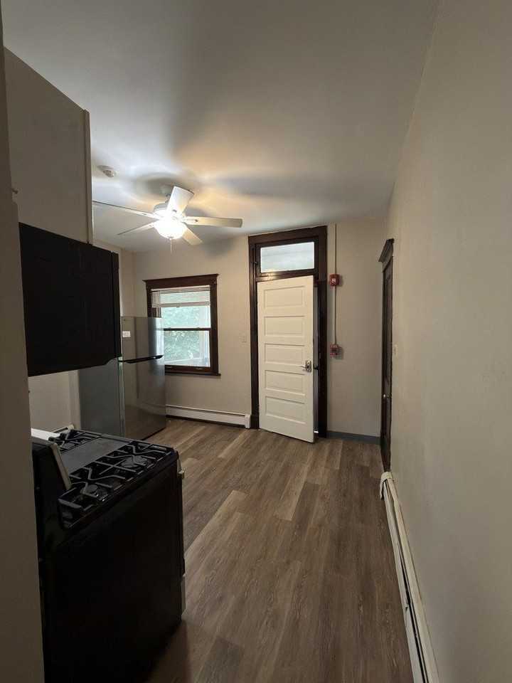319 Chicago Ave #2 - Photo 7 of 15
