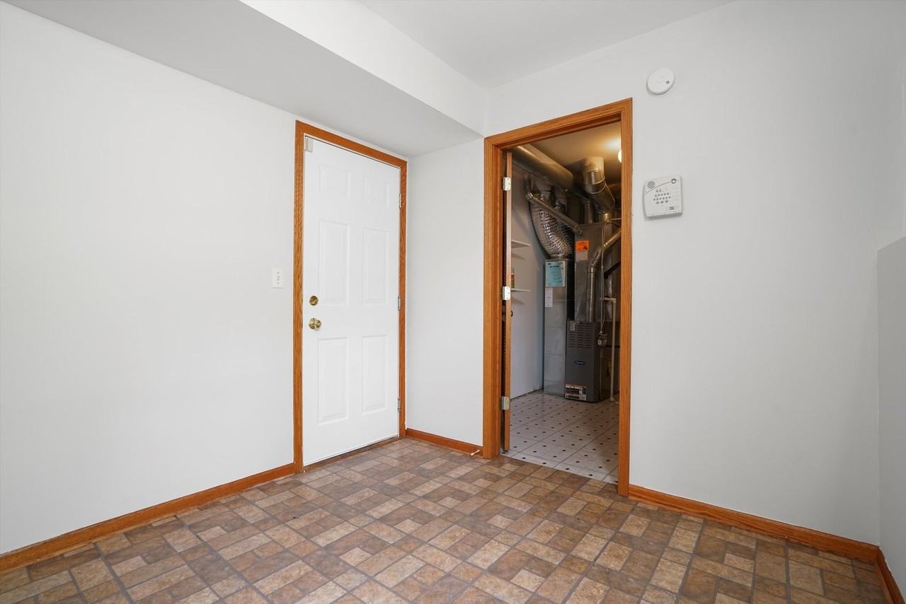 2304 Hudson Cir - Photo 7 of 32