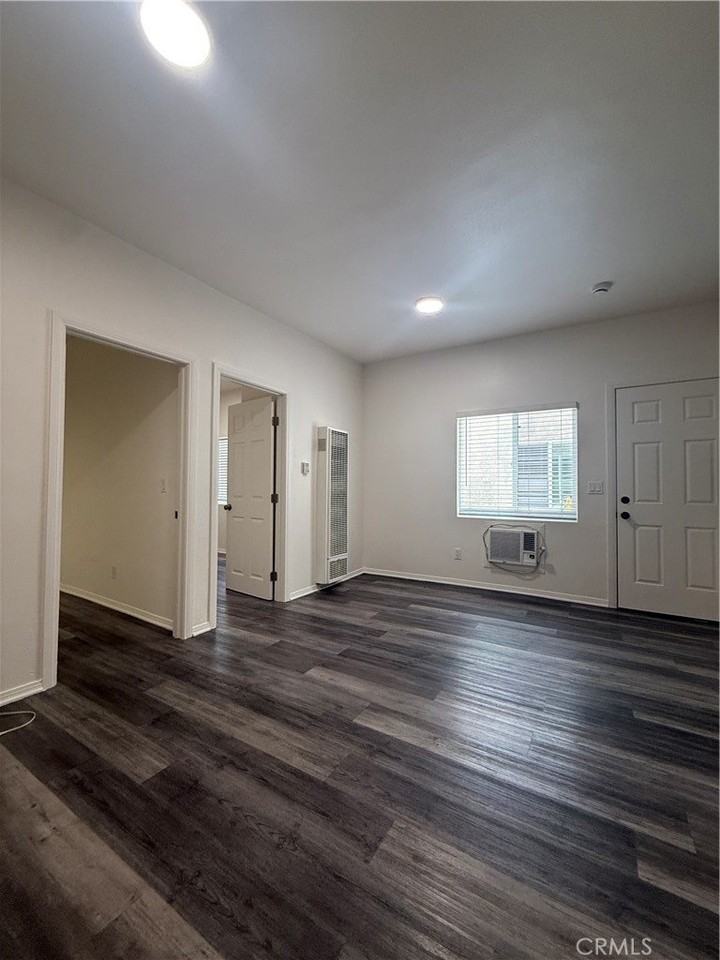 2284 Long Beach Blvd - Photo 6 of 13
