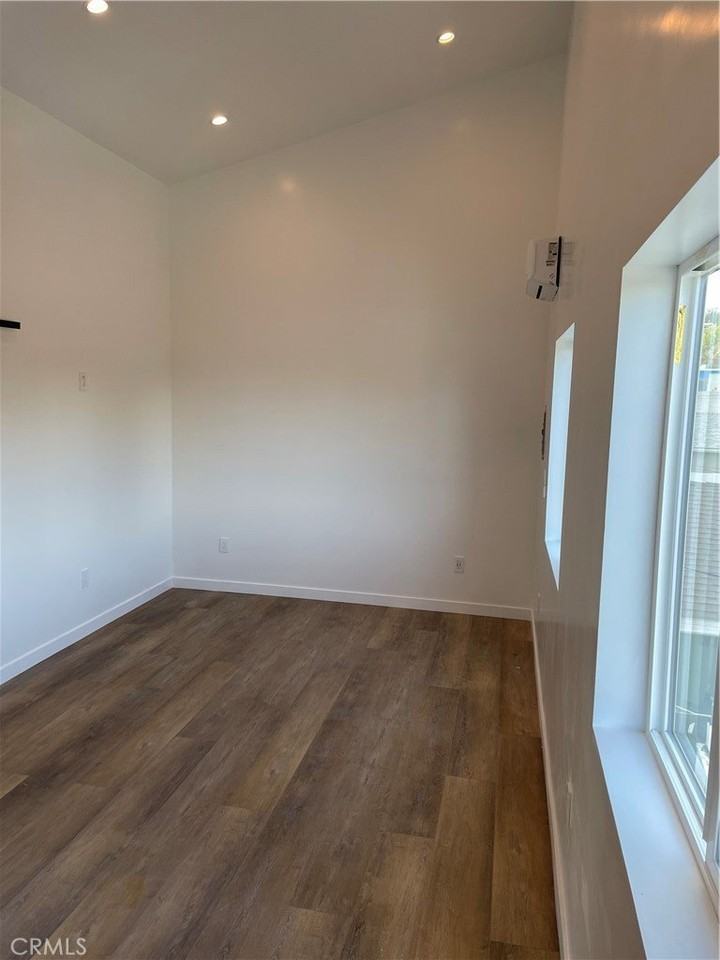 24308 Victory Blvd - Photo 2 of 10