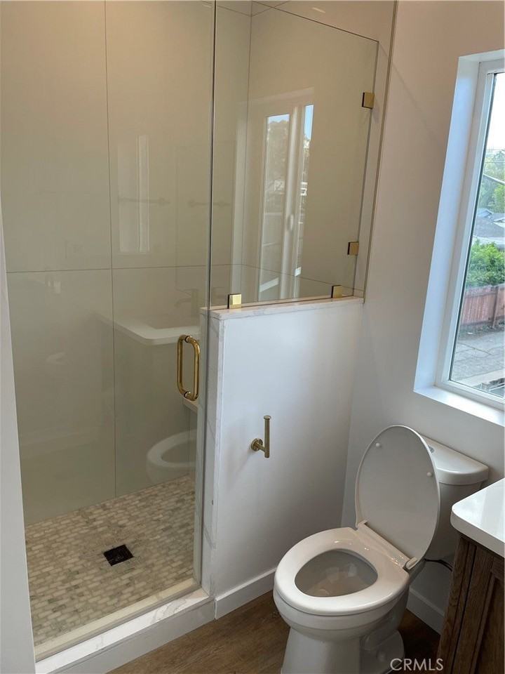 24308 Victory Blvd - Photo 4 of 10