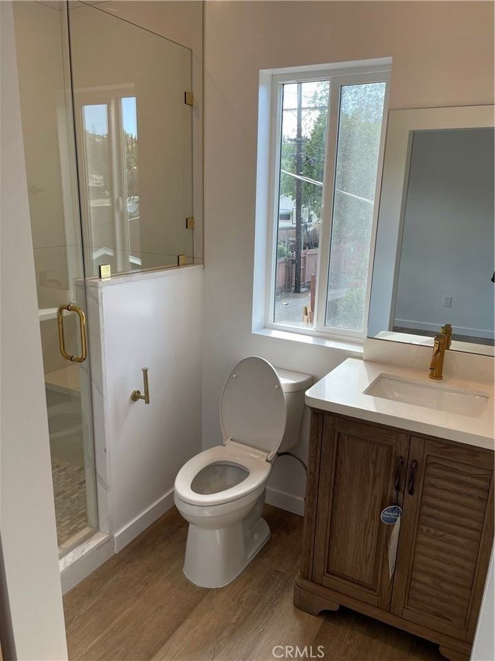 24308 Victory Blvd - Photo 7 of 10