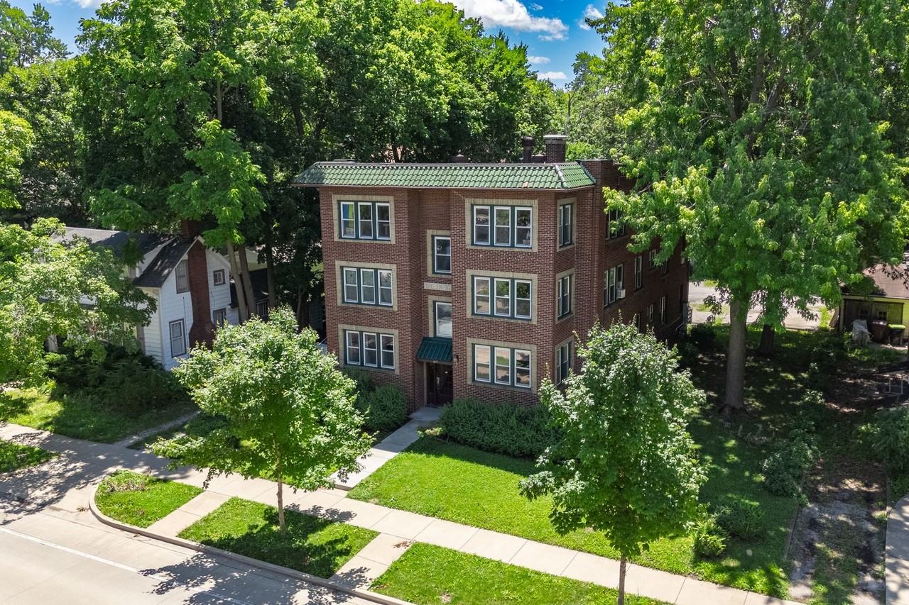 407 W Green St - Photo 2 of 19