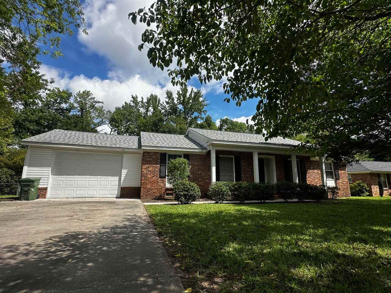 2527 Kingston Dr #1 - Photo 2 of 24