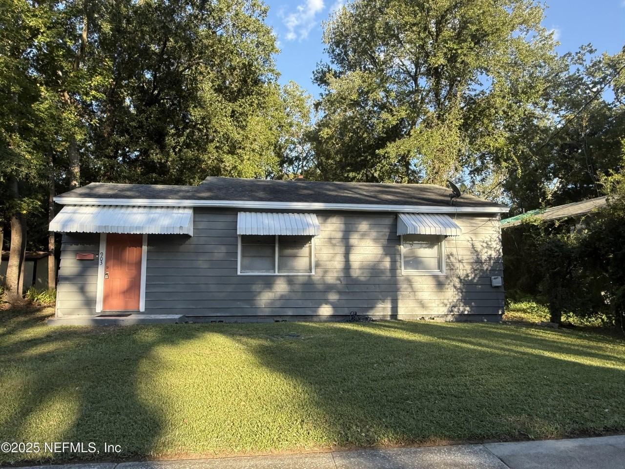 903 Melson Ave - Photo 2 of 11