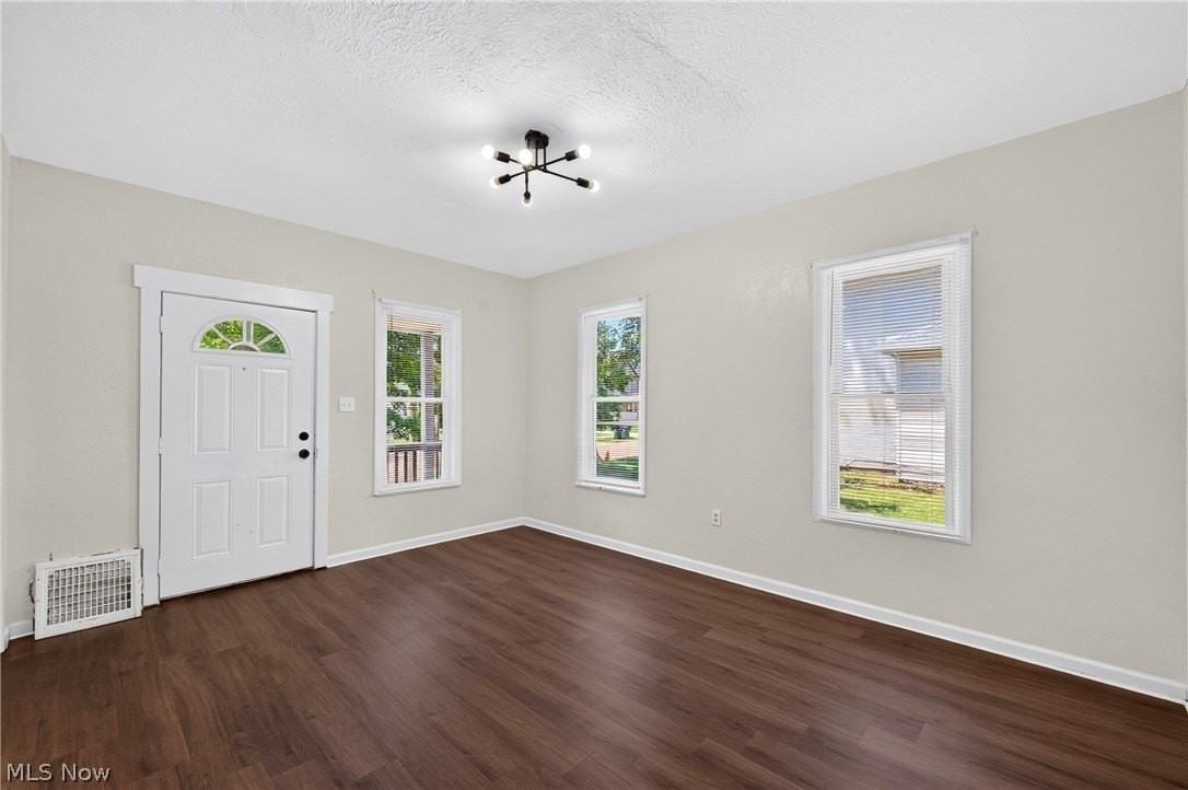 505 Brown St - Photo 6 of 25