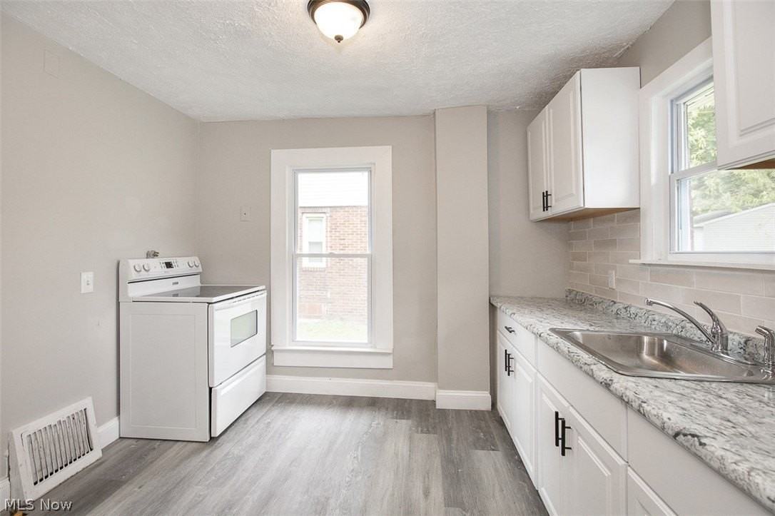 1255 Superior Ave - Photo 5 of 26