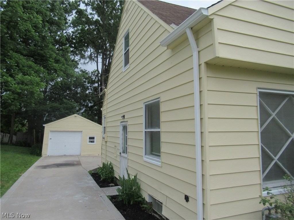 86 Cowles Ave - Photo 2 of 26