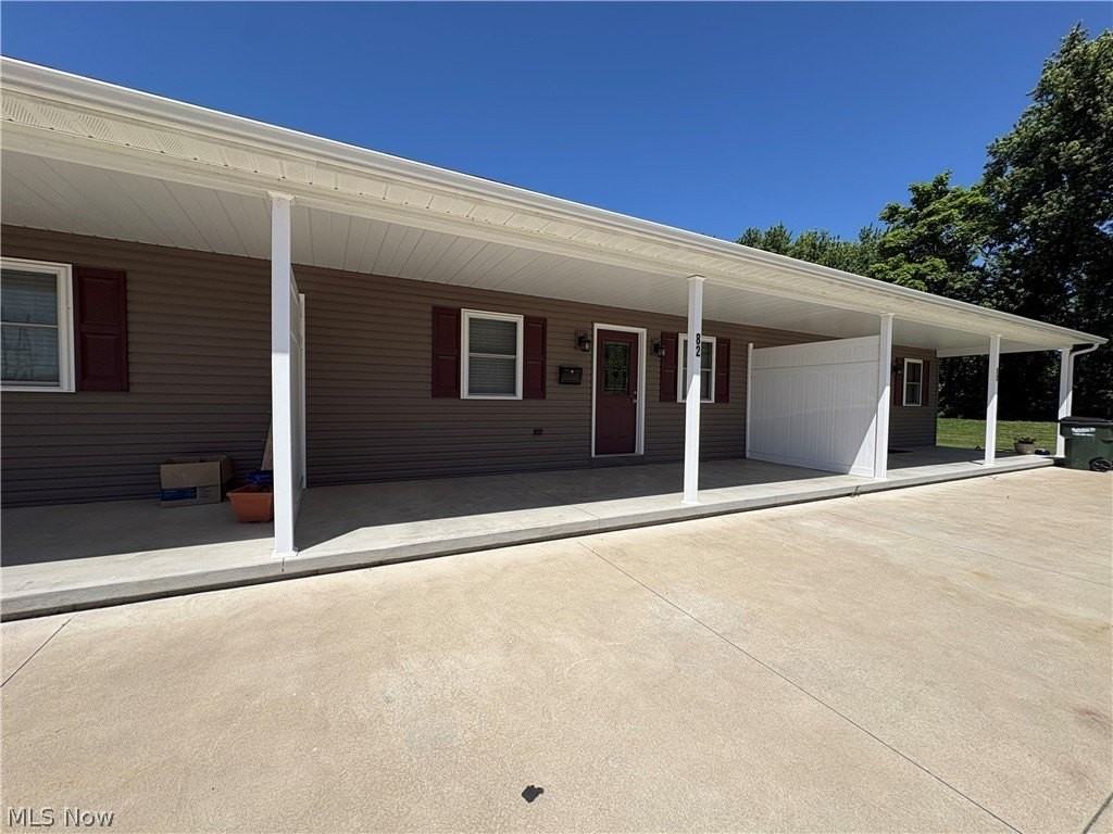 82 Pine St - Photo 2 of 20