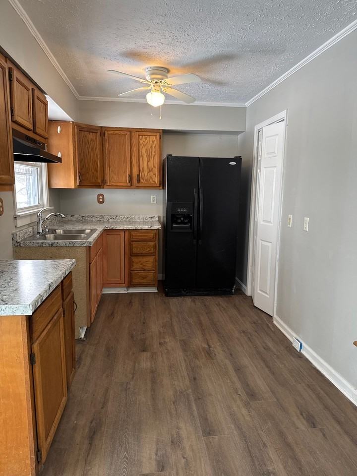 338 N Skyline Dr #1 - Photo 5 of 43