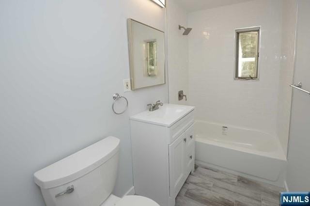38-49 Vanore Dr - Photo 4 of 22