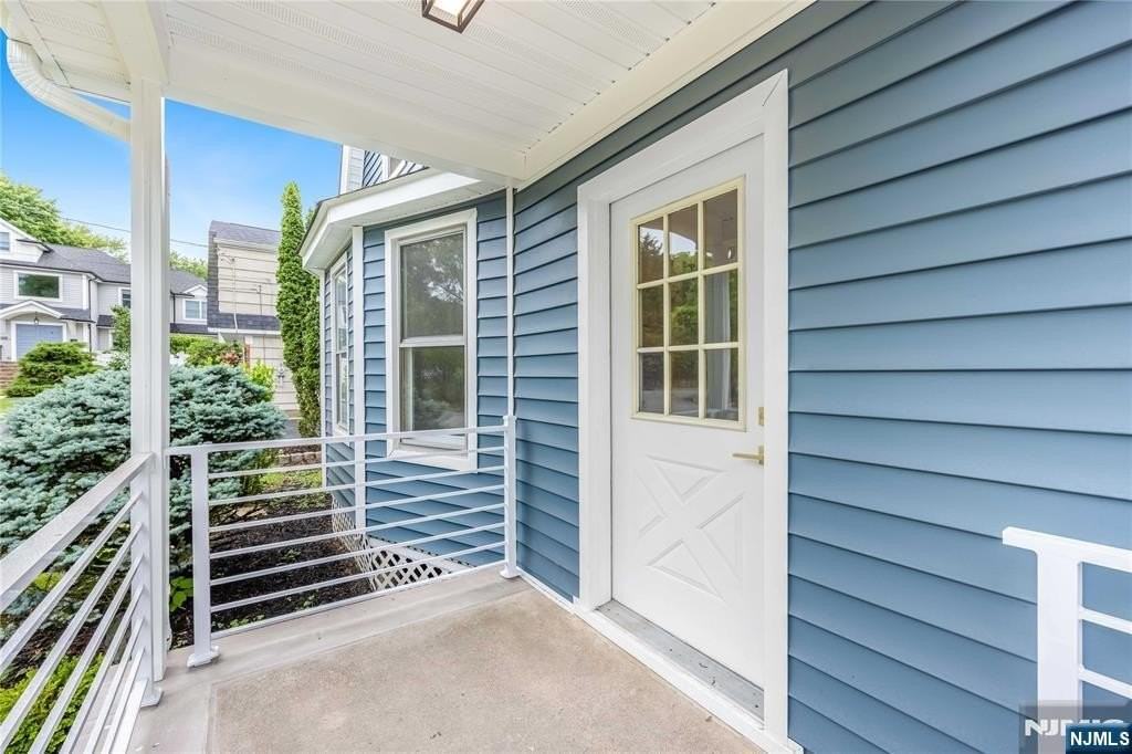 16 Clarke St - Photo 4 of 30