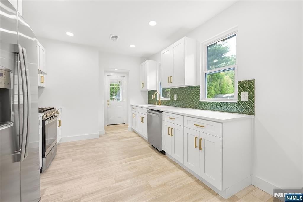 16 Clarke St - Photo 6 of 30