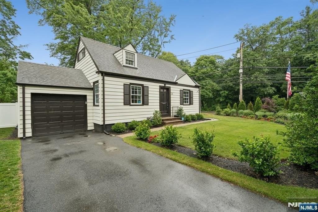 24 Iris Rd - Photo 3 of 47