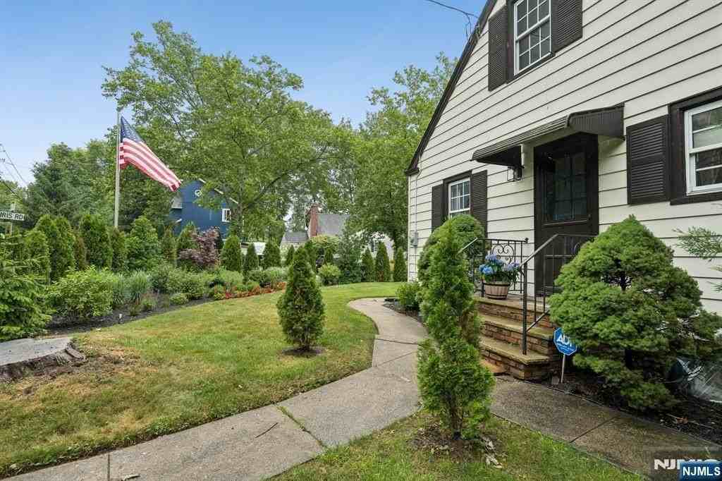 24 Iris Rd - Photo 5 of 47