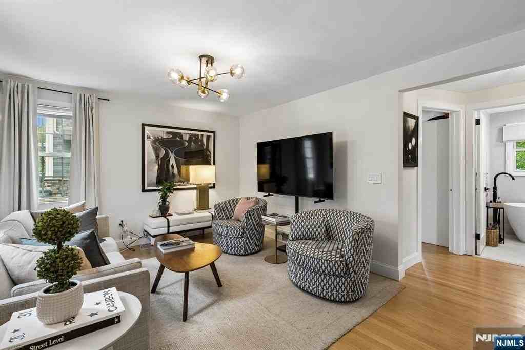 24 Iris Rd - Photo 6 of 47