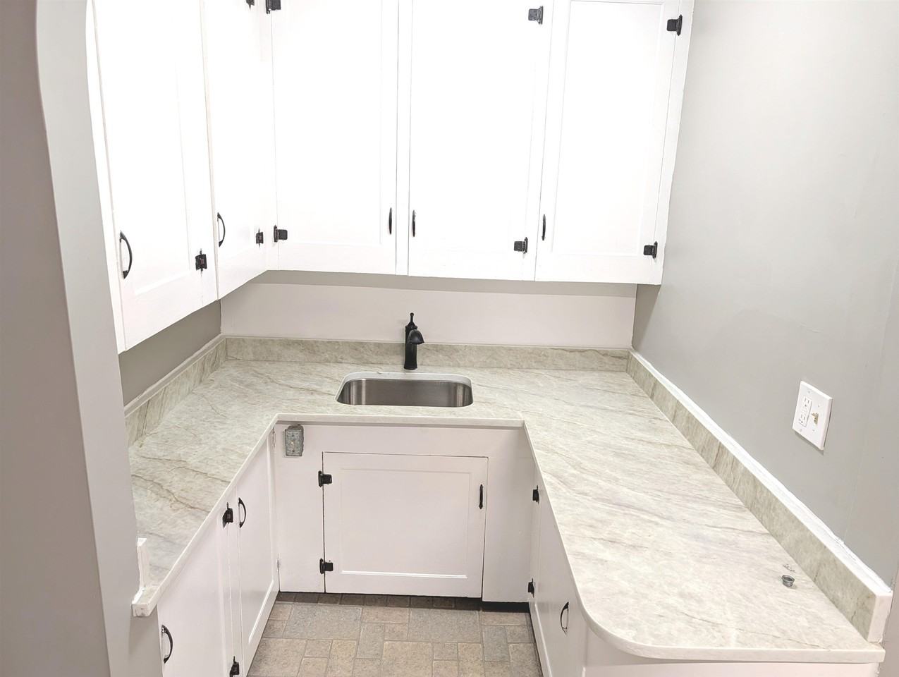 685 Massabesic St #2W - Photo 7 of 13