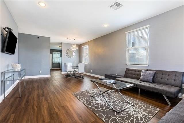 1512 N Robertson St - Photo 2 of 17