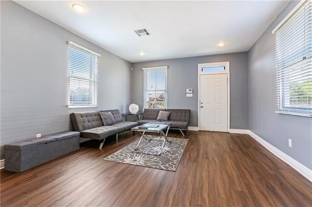 1512 N Robertson St - Photo 4 of 17