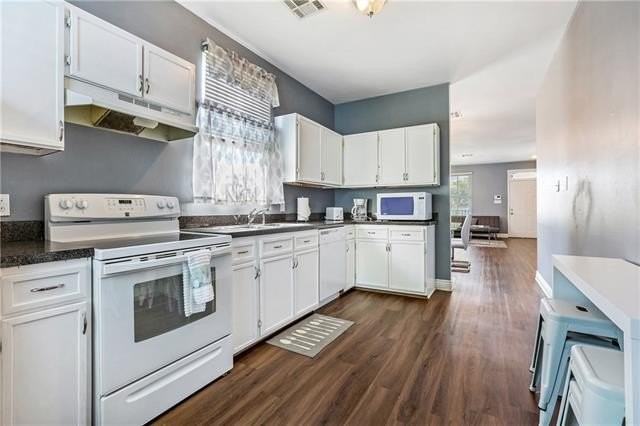 1512 N Robertson St - Photo 7 of 17