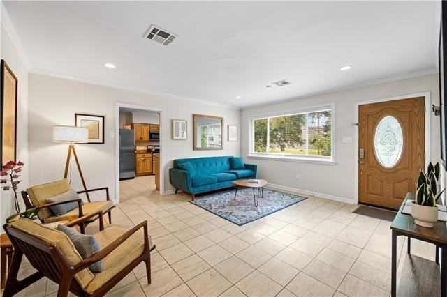6355 Fleur De Lis Dr - Photo 4 of 30