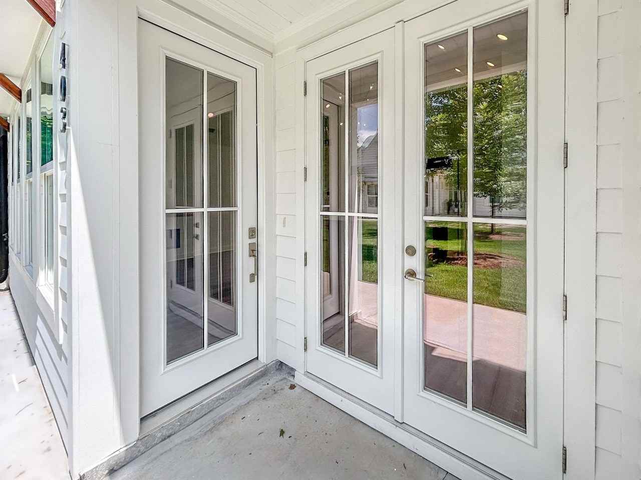 403 Burgundy Way - Photo 3 of 44