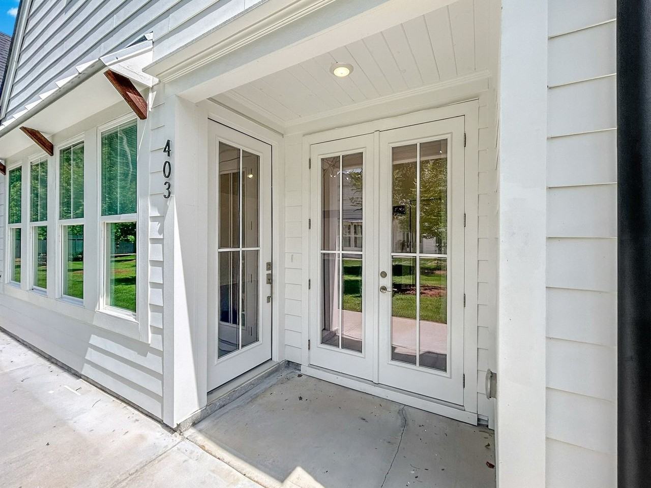 403 Burgundy Way - Photo 4 of 44
