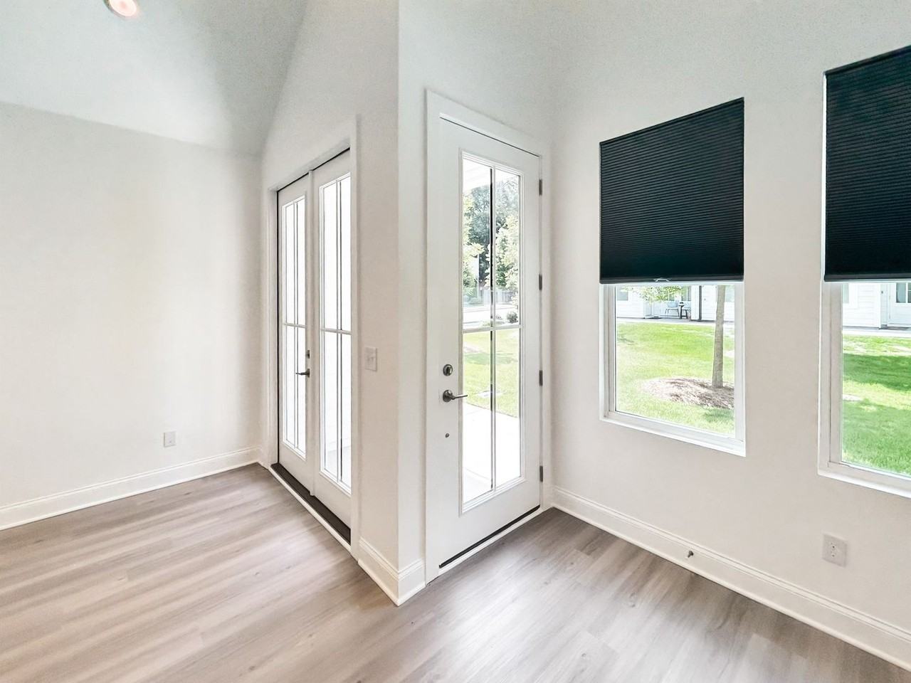 403 Burgundy Way - Photo 5 of 44